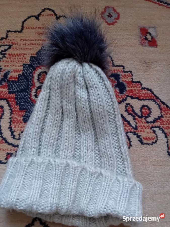 ciepła czapeczka z pomponem Bez wzoru