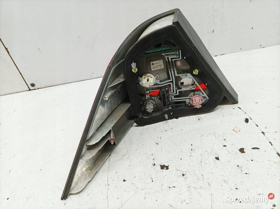 LAMPA TYŁ PRAWA 2208200264 MercedesBenz Sklasa Rok produkcji 2001