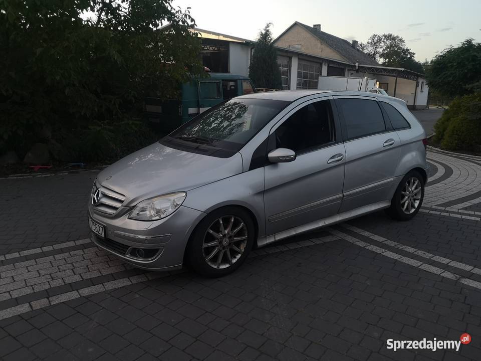 Mercedes Benz B180
