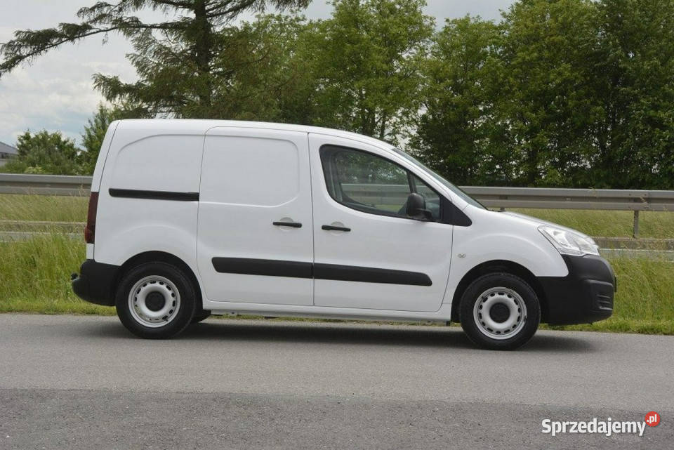 Peugeot Partner 16Benzyna doinwestowany klima garażowany
