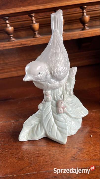 FIGURKA PTASZKA Na gałęzi z liśćmi i owocami Gdańsk