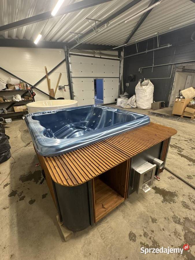 Akrylowa Balia Kąpielowa z Przedłużoną Zabudową Puńsk