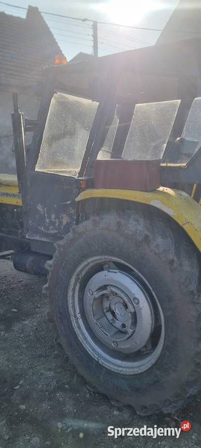Kabina z błotnikami i maską Brzeg