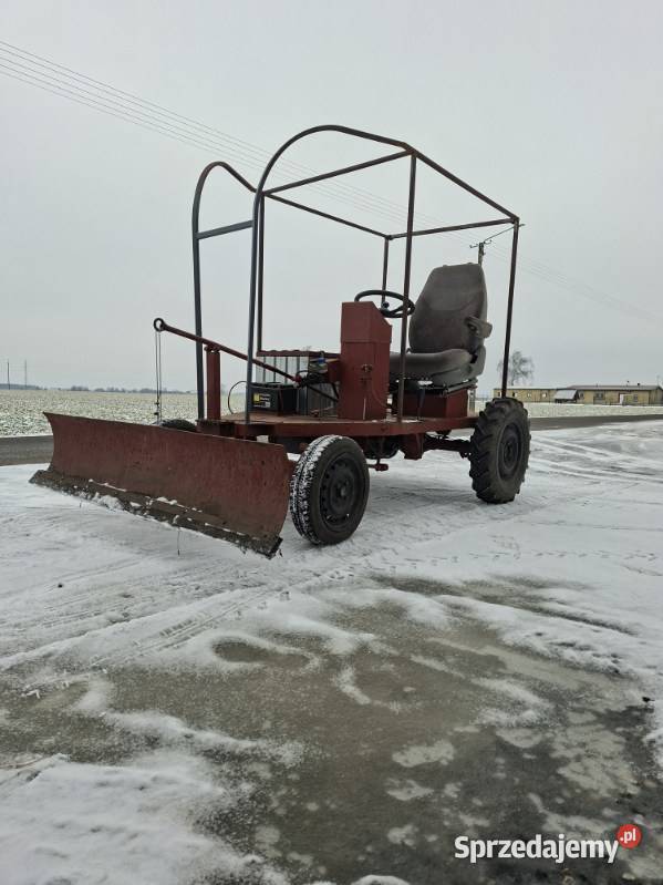 Ciągniczek es z pługiem Rolnictwo wielkopolskie Kłodawa