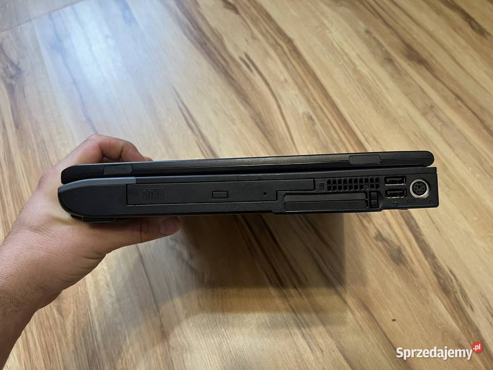 Stary laptop Fujitsu Siemens Amilo M6100