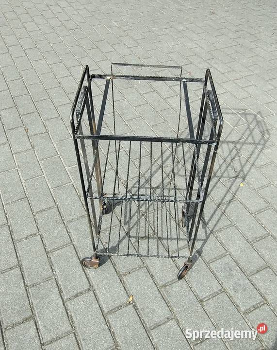 Stary metalowy barek na kólkach metaloplastyka Gdynia