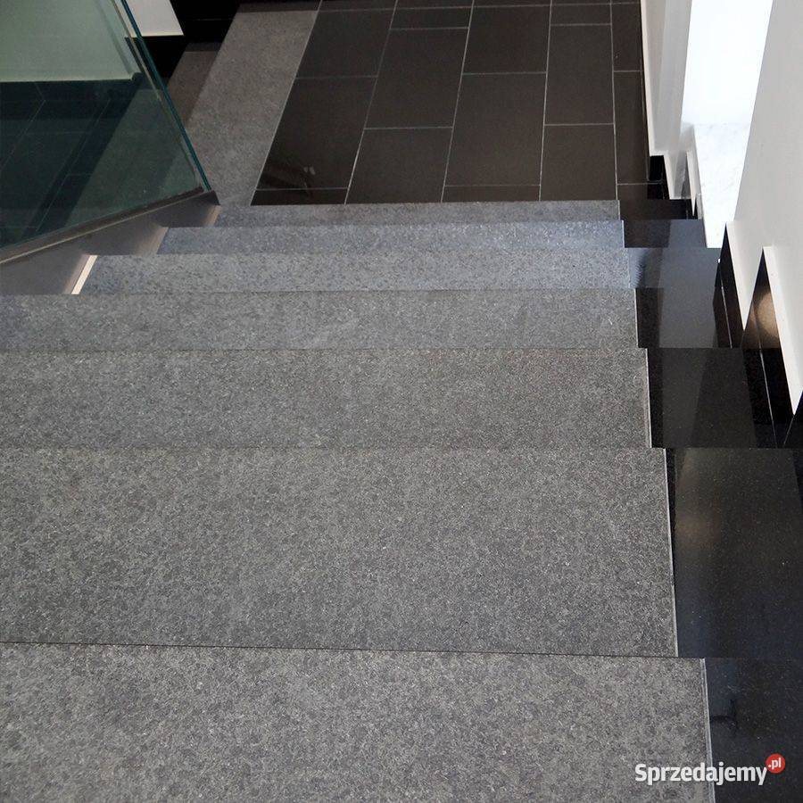 Stopień granitowy G684 Black Pearl płomieniowany Szczecin