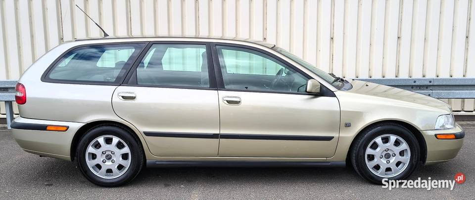 Volvo V40 Sprawa Klima Alu Ładne Opony 1 Rok produkcji 2001 Legionowo