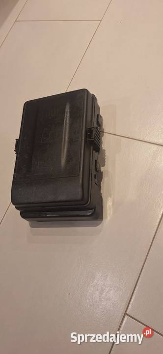 DODGE RAM SKRZYNKA BEZPIECZNIKÓW 68467638AA Rybnik