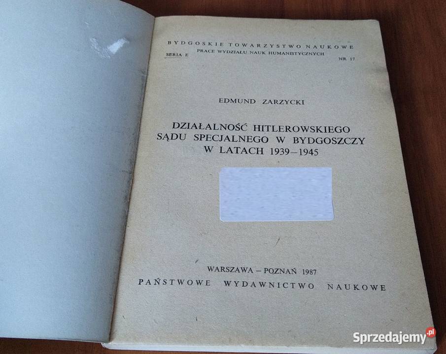 Działalność hitlerowskiego sądu specjalnego w Książki naukowe i popularnonaukowe Gdańsk