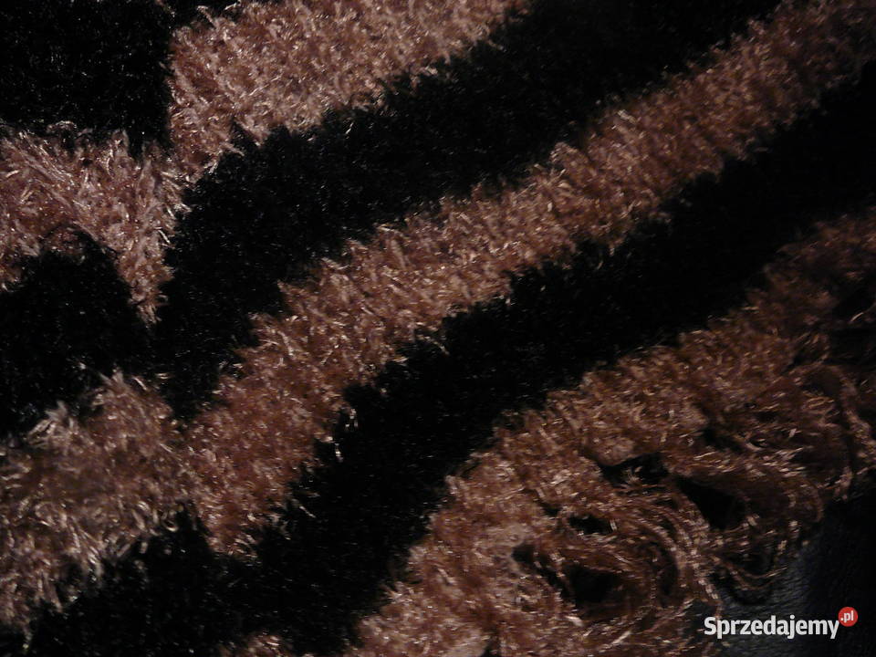 Zestaw czapka czarna futro chusta biała i szalik Wrocław