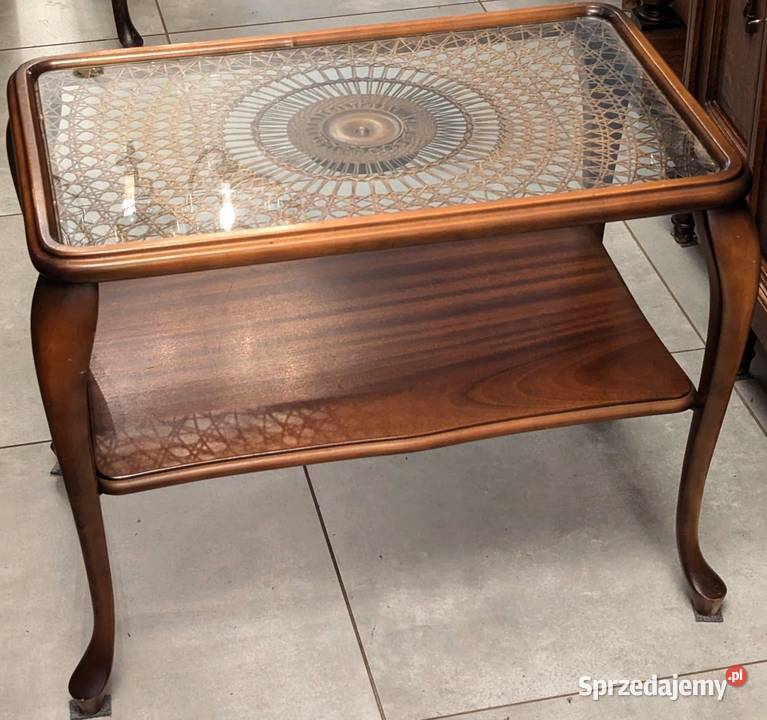 ładny orzechowy stolik z rattanemsklep Dąbrowa Meble Dąbrowa Górnicza