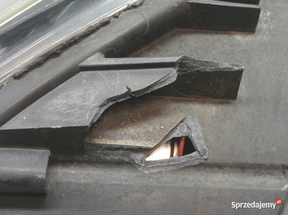 LAMPA PRZÓD PRAWA LIFT EU USZKODZONA 260103761R