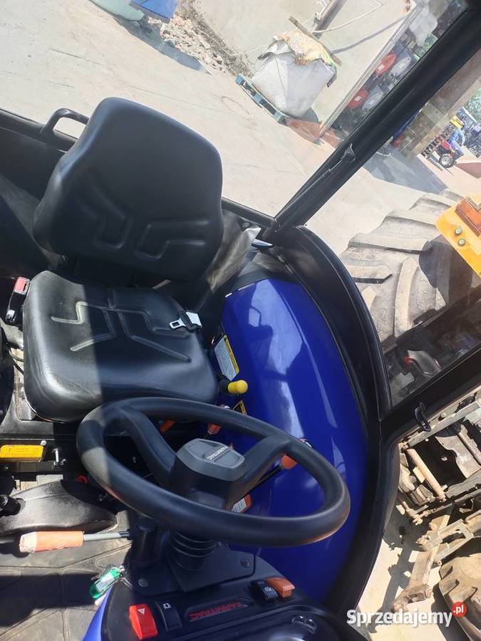 Ciągnik rolniczy FARMTRAC 6050 E 4 WD z kabiną Ciągniki