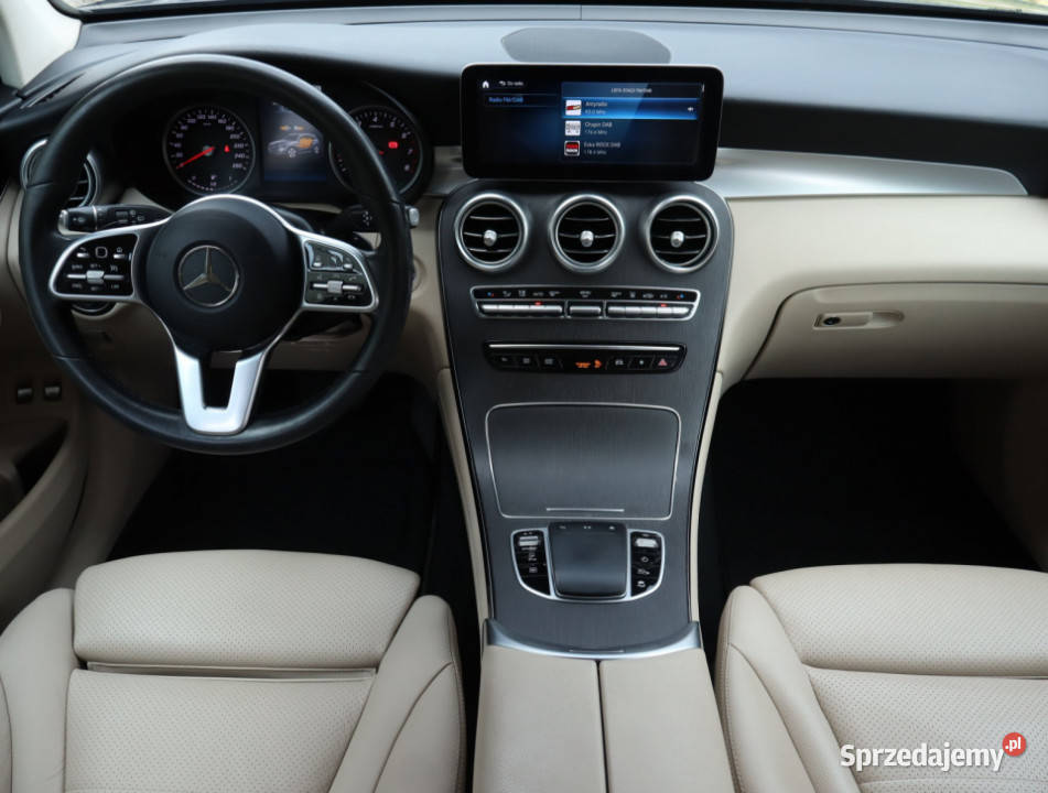 Mercedes GLC GLC 300 e 4MATIC Rok produkcji 2020 Piaseczno sprzedam