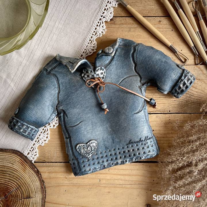 Ceramiczna zawieszka w kształcie koszuli