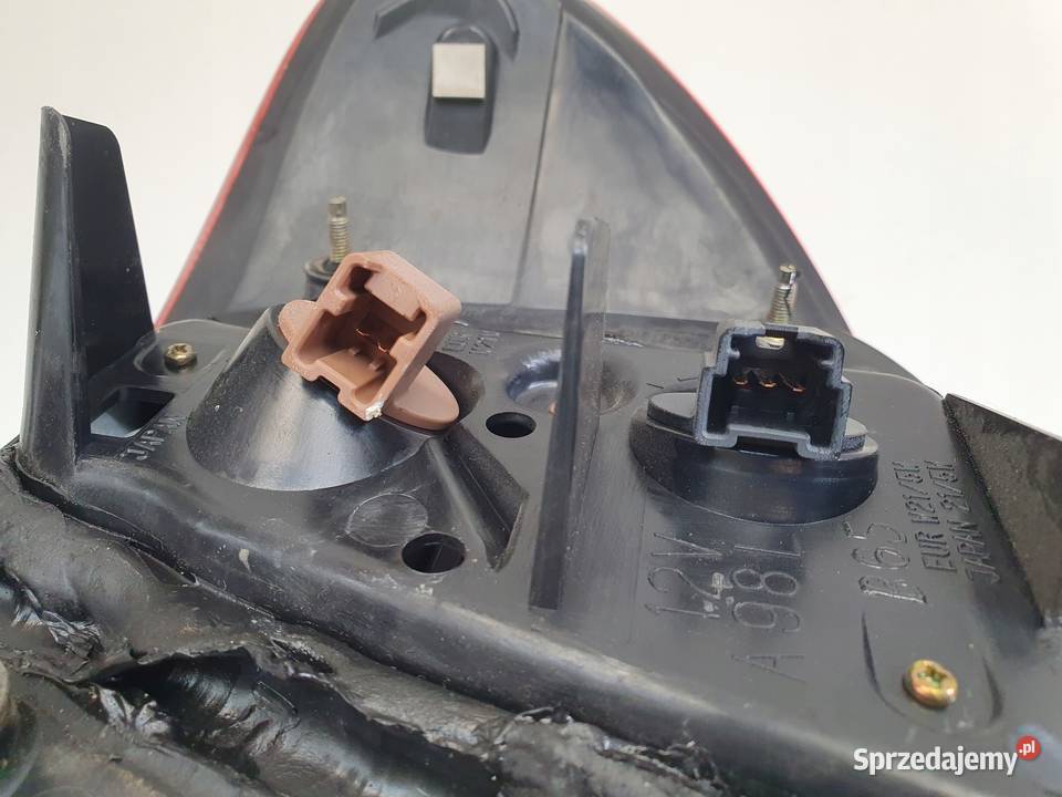 Nissan Almera N16 sedan TYLNA LAMPA LEWA lewy Rudka