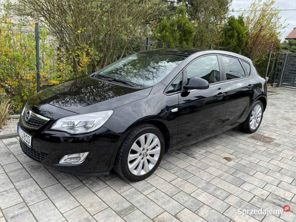 Opel Astra opłacone zadbane J 20092019 Poznań sprzedam