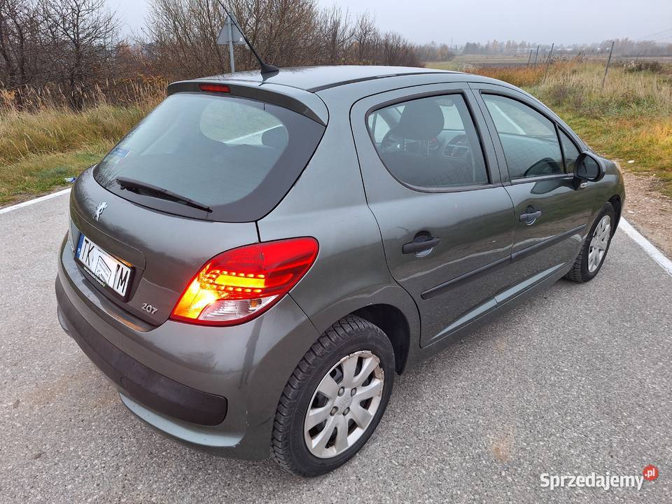 Sprzedam Peugeot 207 14 75 8v mały przebieh Kielce