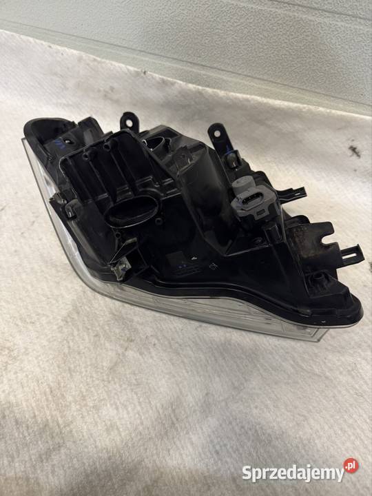 Lampa lewa Nissan Navara D40 lift 1014 Rok produkcji 2015 sprzedam