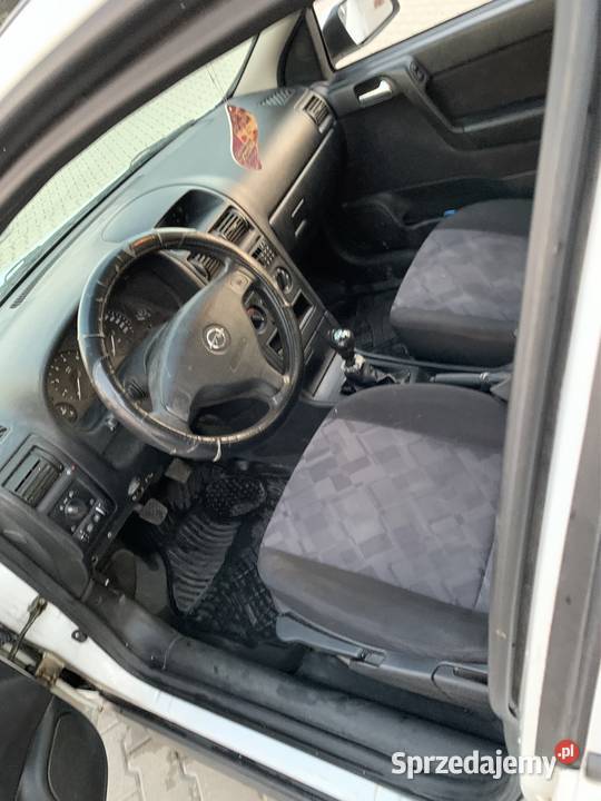 Opel Astra 14 benzyna hak długie opłaty