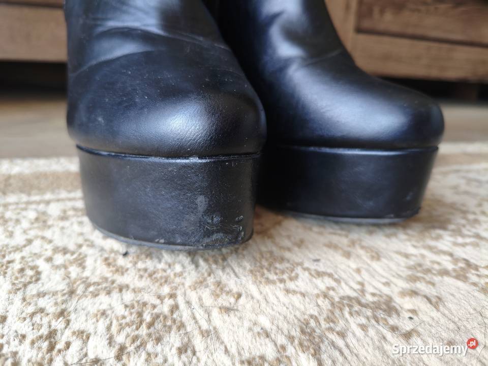 Czarne wysokie botki na platformie sprzedam