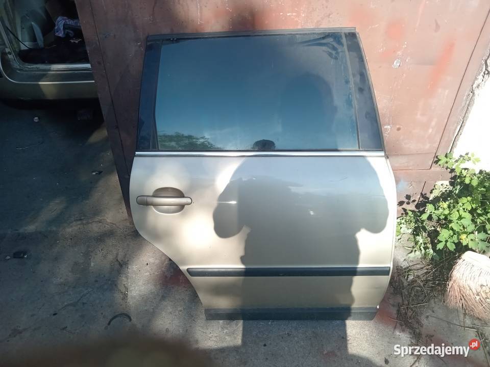 Passat B5 FL kombi drzwi prawe tył osobowe Teolin