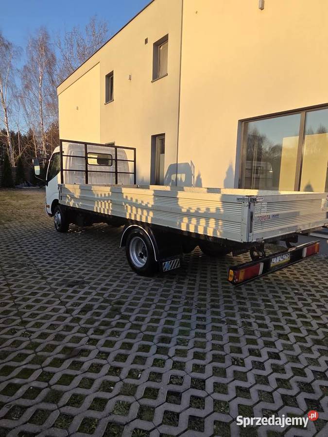 Toyota Dyna 150 30 D4D salon Polska SKRZYNIA zarejestrowany w Polsce Toyota Żyrardów sprzedam