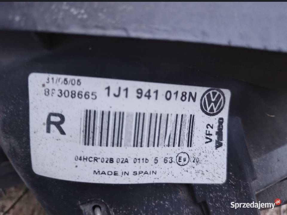 Lampa prawa reflektor przód VW Golf IV