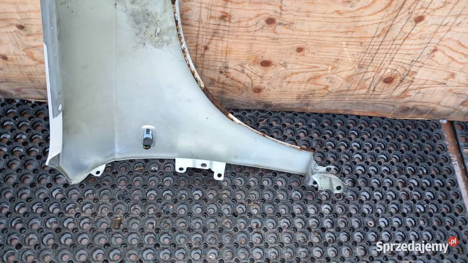 AUDI A4 B7 BŁOTNIK PRZÓD LEWY LY7W osobowe Zbierkowo