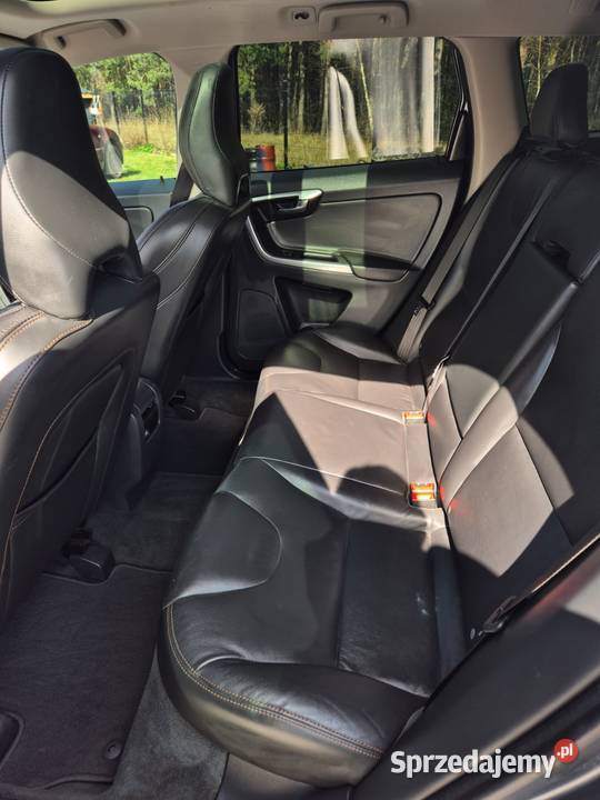 VOLVO XC60 2017r T5 Benzyna Słup Drugi