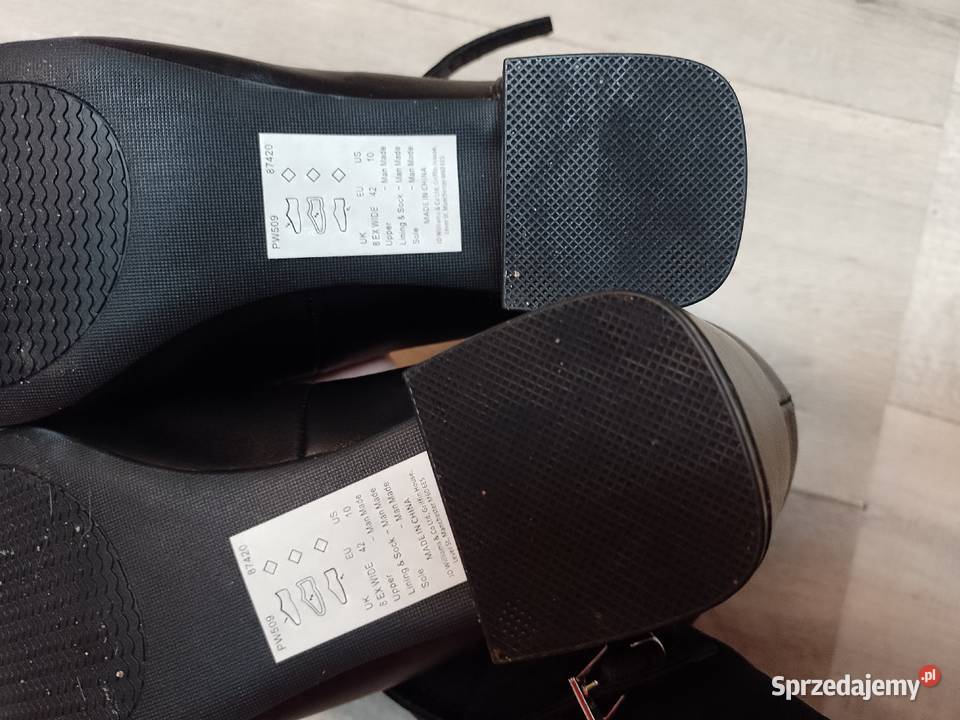 42 Czarne czółenka wieczorowe z zapięciem z inna