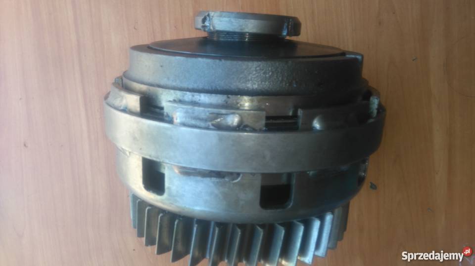 Kosz przedniego napędu Holland 867087708970Ford nieuszkodzony