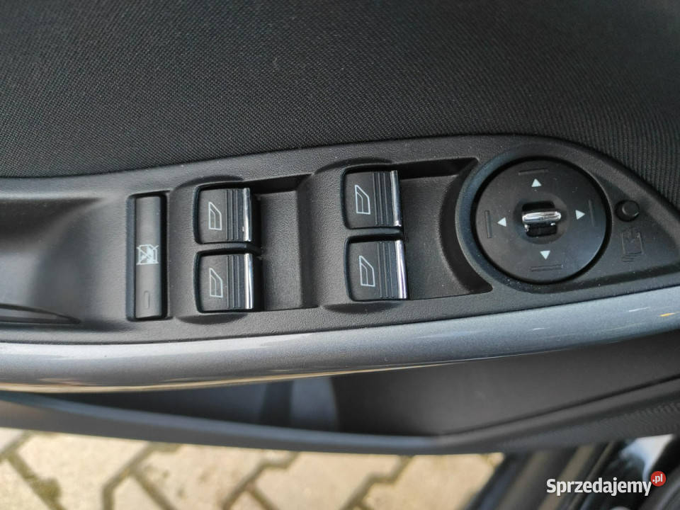 Ford Focus Titanium 10 EcoBoost 125 M6 HB serwisowany w ASO Focus mazowieckie Warszawa