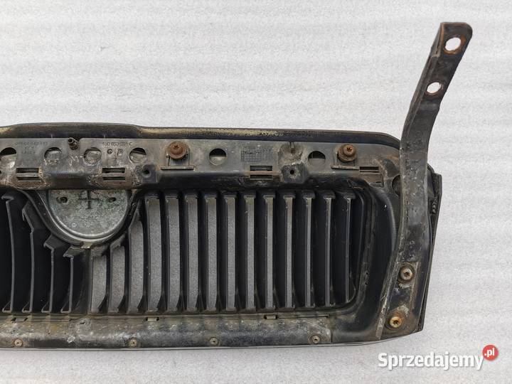 Atrapa Grill Skoda Octavia I Lift 9460 Granatowa osobowe mazowieckie