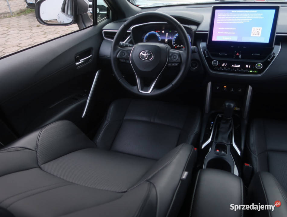 Toyota Corolla Cross 20 Hybrid AWD asystent pasa ruchu