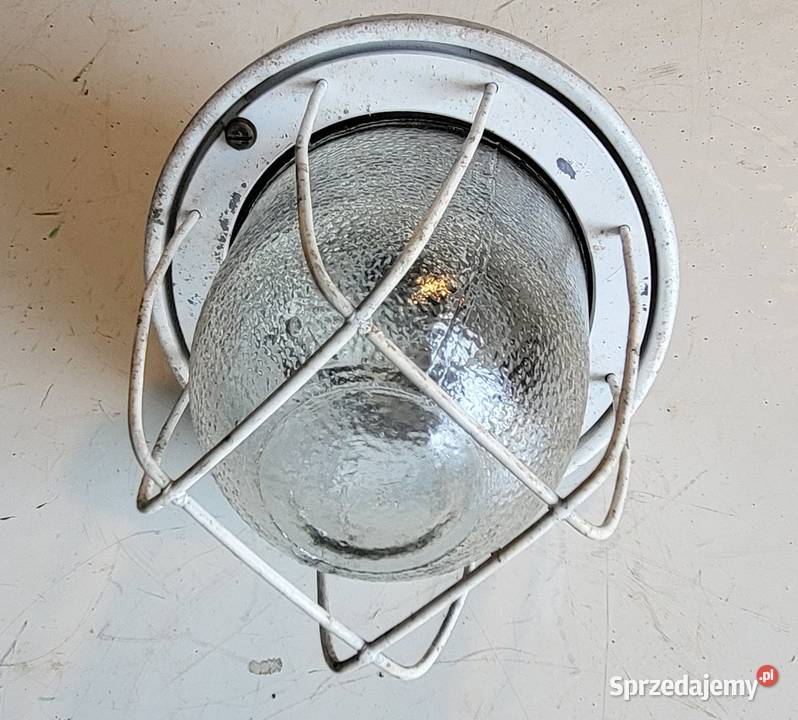 Lampa industrialna C100A Polam Gdańsk z czasów Włodawa
