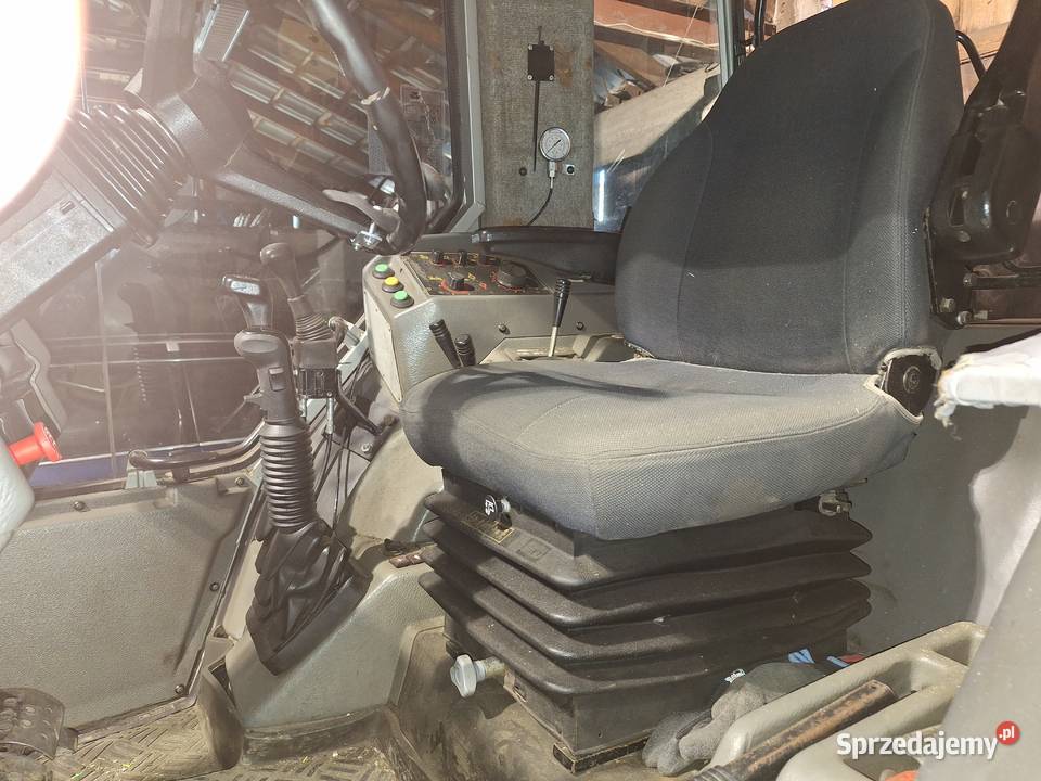 Massey Ferguson 3050 z turem Nowogrodziec