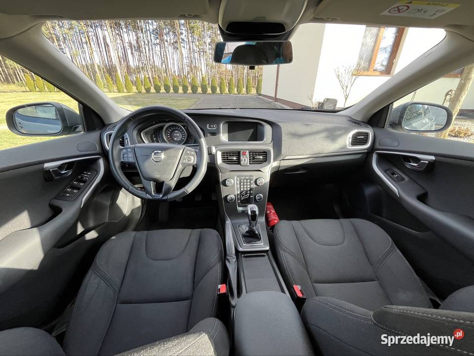 Volvo V40 II 2018 20 D2 120 manualna Wronki