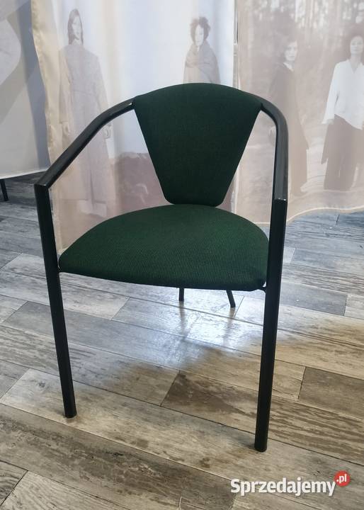 Krzesło tapicerowane o metalowej konstrukcji