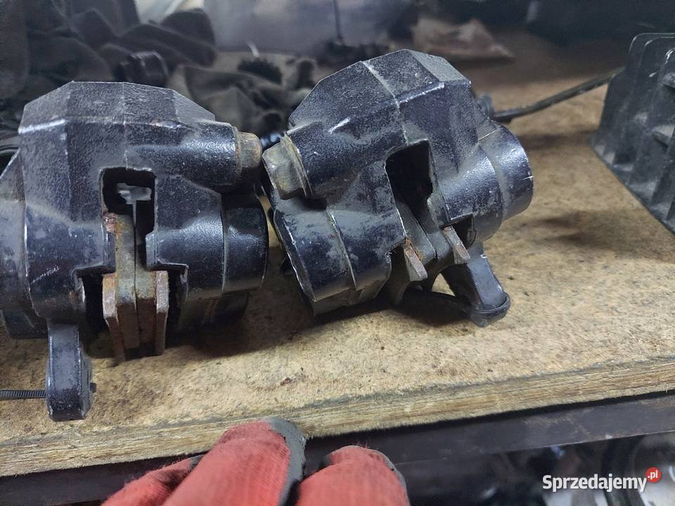 Suzuki GSX 600 f katana zaciski zacisk przód Jelenia Góra