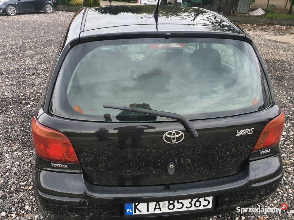 TOYOTA YARIS 13 BENZYNA 2004