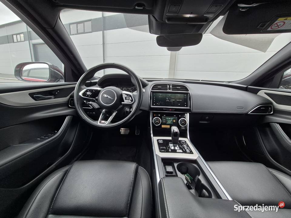 Syndyk sprzeda Jaguar XE 20P I4 250 RWD Auto 30000km Warszawa