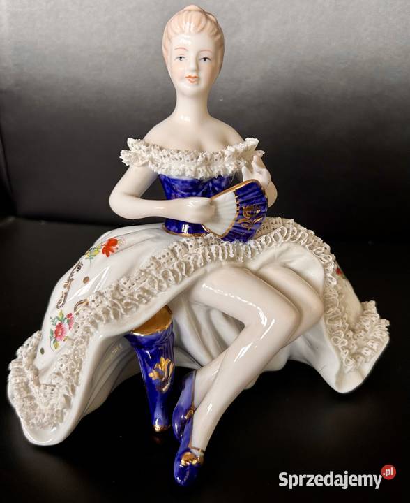 Komplet porcelanowych figurek dam dworu Porcelana i szkło Porcelana i szkło Zbrosławice