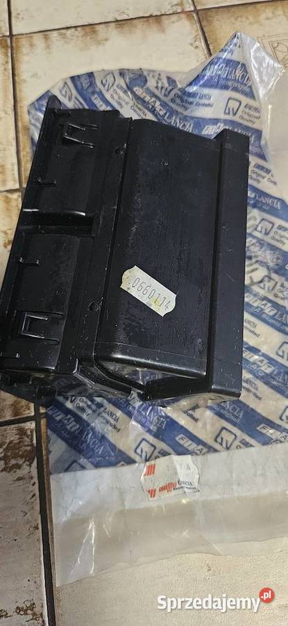 Fiat 126pNowaoryginalna kratka wlotu powietrza Barlinek