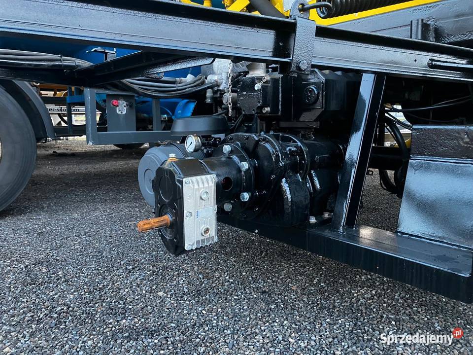 Przyczepa do paszy silos z sprezarka komptesorem