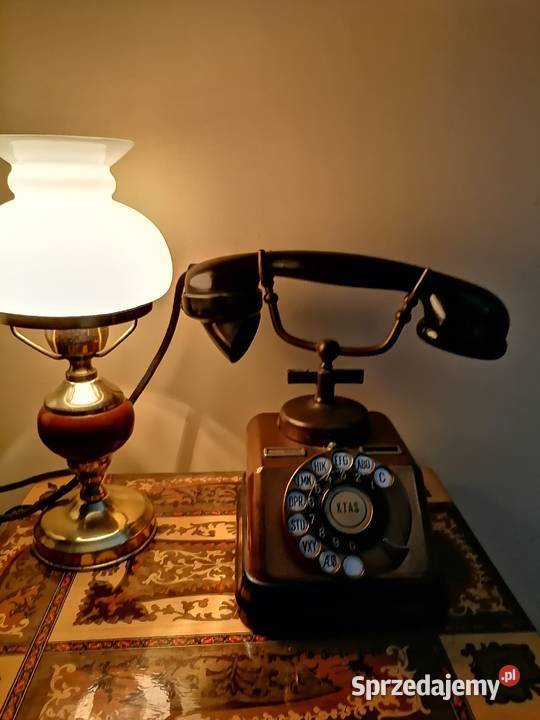 Stary telefon na tarcze