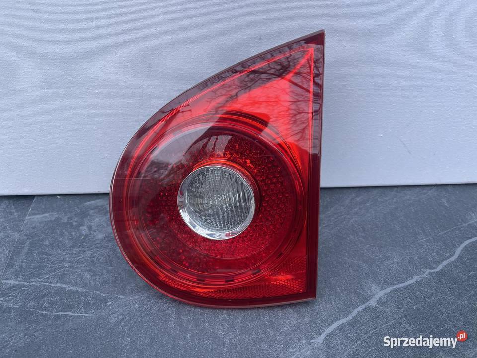 VW GOLF 5 PRAWA LAMPA W KLAPĘ Ostroróg
