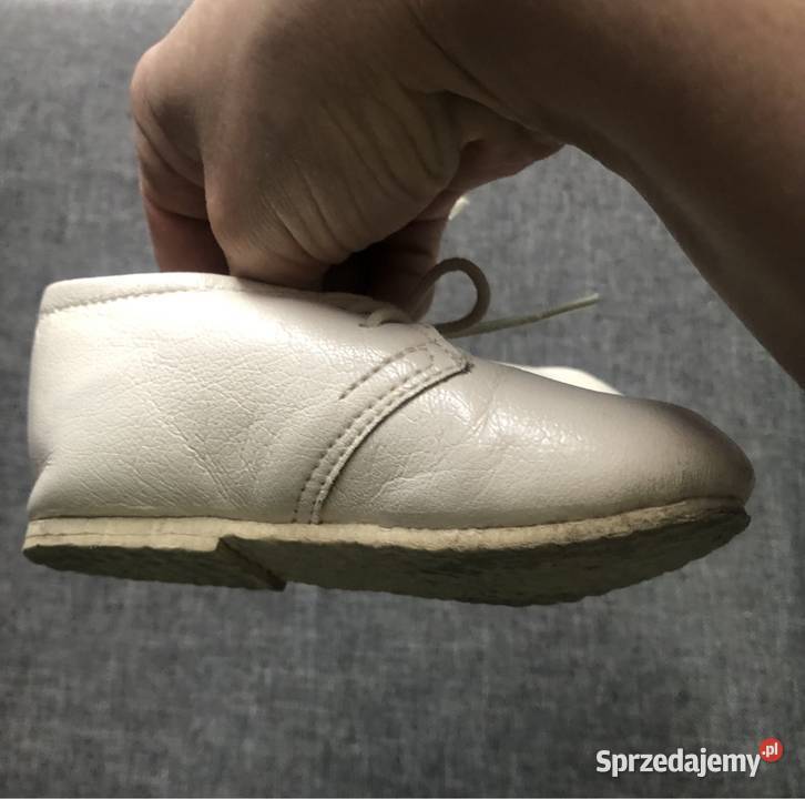 Kremowe buciki dziewczynki do chrztu Kłodawa sprzedam