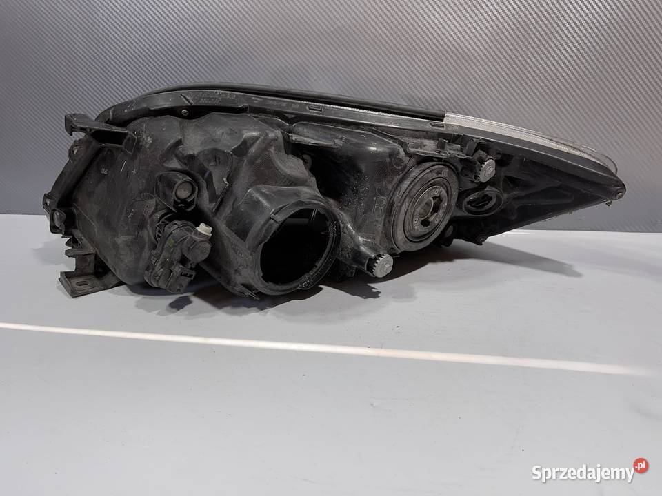 TOYOTA RAV4 PRAWA LAMPA PRZÓD osobowe Ostroróg